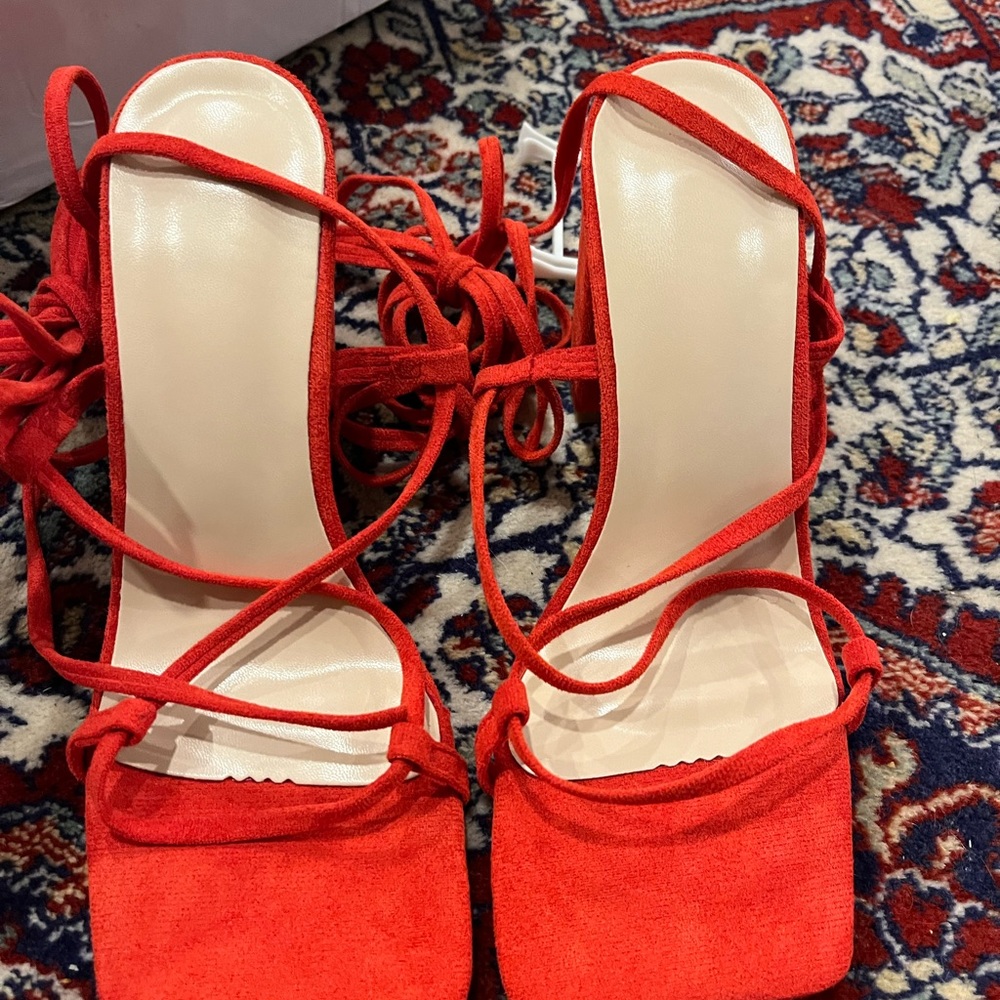 Red sandal new in box never used I bought the wrong size
